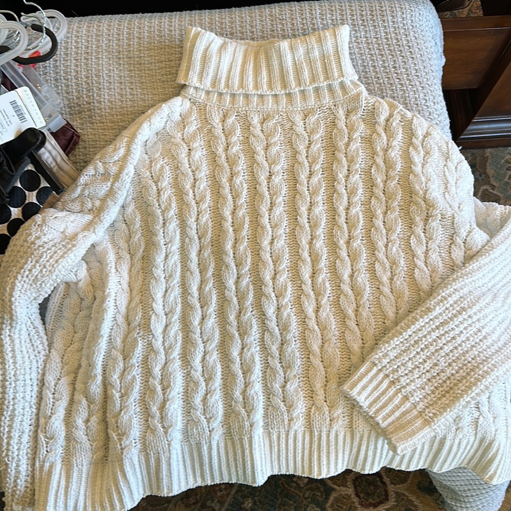 POL White Sweater size large